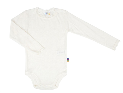 Joha body i natur merinould og silke med blonde og trykknapper