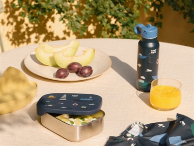 Liewood Falk drikkedunk i brug sammen med madkasse