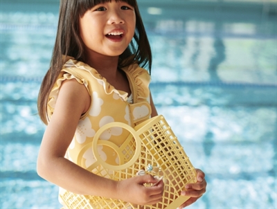 Liewood kurvetaske i lemonade til boern med aftagelige vedhaeng