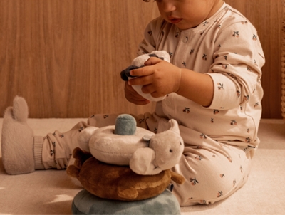 Liewood Sannie stabletårn i bløde naturfarver med bamser