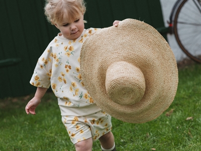 Petit Piao sweatshorts råhvid med blomsterprint på barn