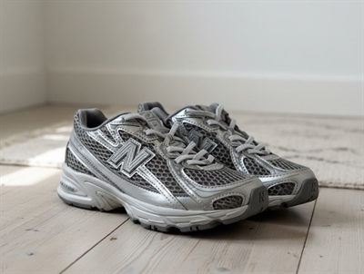 New Balance 740 sneakers harbor grey med elastiksnøre